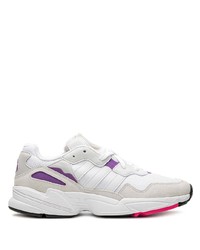 Chaussures de sport blanches adidas