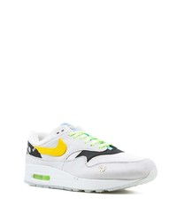 Chaussures de sport blanches Nike