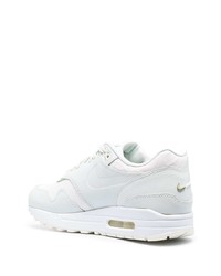 Chaussures de sport blanches Nike