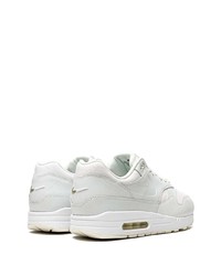 Chaussures de sport blanches Nike