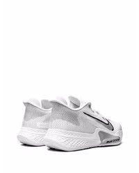 Chaussures de sport blanches Nike