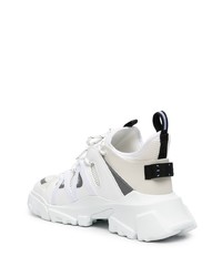 Chaussures de sport blanches McQ