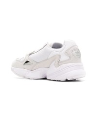 Chaussures de sport blanches adidas