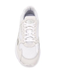 Chaussures de sport blanches adidas