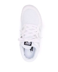 Chaussures de sport blanches Nike