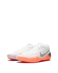 Chaussures de sport blanches Nike