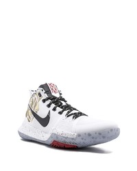 Chaussures de sport blanches Nike