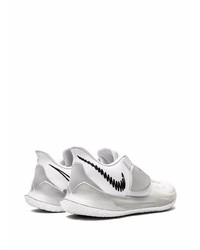 Chaussures de sport blanches Nike