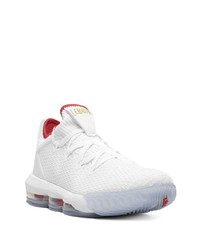 Chaussures de sport blanches Nike