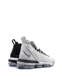 Chaussures de sport blanches Nike