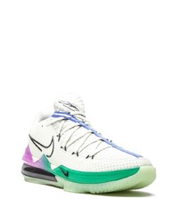 Chaussures de sport blanches Nike