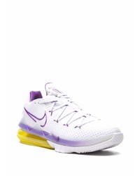 Chaussures de sport blanches Nike