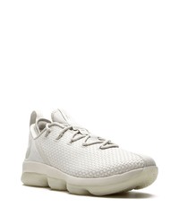 Chaussures de sport blanches Nike