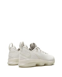 Chaussures de sport blanches Nike