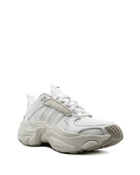 Chaussures de sport blanches adidas