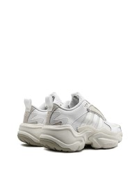 Chaussures de sport blanches adidas