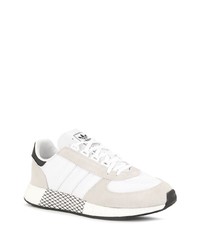 Chaussures de sport blanches adidas