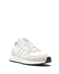 Chaussures de sport blanches adidas