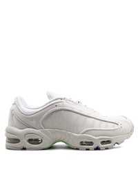 Chaussures de sport blanches Nike