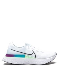 Chaussures de sport blanches Nike