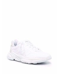 Chaussures de sport blanches adidas