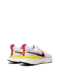 Chaussures de sport blanches Nike