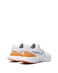 Chaussures de sport blanches Nike