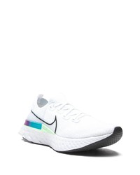 Chaussures de sport blanches Nike