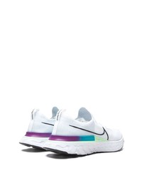 Chaussures de sport blanches Nike