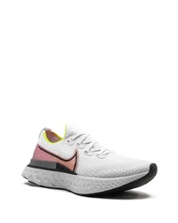 Chaussures de sport blanches Nike