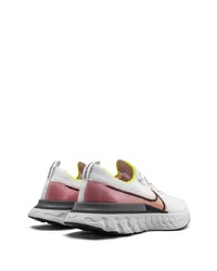 Chaussures de sport blanches Nike