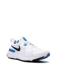 Chaussures de sport blanches Nike