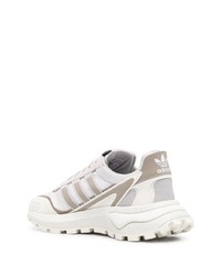 Chaussures de sport blanches adidas