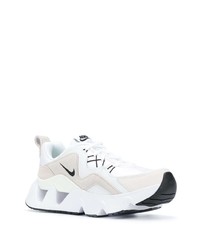 Chaussures de sport blanches Nike