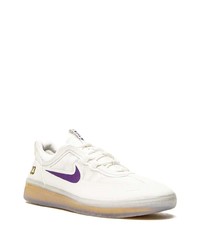 Chaussures de sport blanches Nike