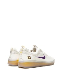 Chaussures de sport blanches Nike