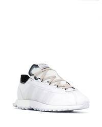 Chaussures de sport blanches adidas