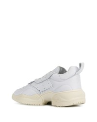 Chaussures de sport blanches adidas