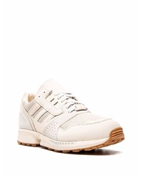 Chaussures de sport blanches adidas