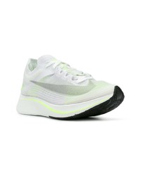 Chaussures de sport blanches Nike