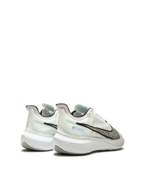 Chaussures de sport blanches Nike