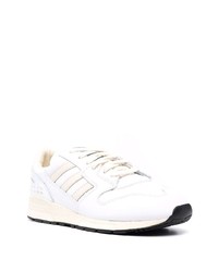 Chaussures de sport blanches adidas