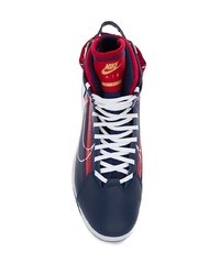 Chaussures de sport bleu et rouge Nike