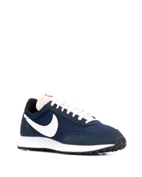 Chaussures de sport bleu marine et blanc Nike