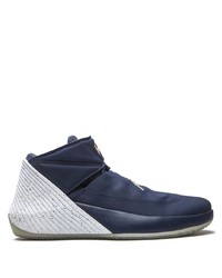 Chaussures de sport bleu marine et blanc Jordan