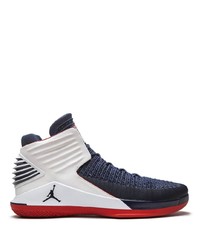 Chaussures de sport bleu marine et blanc Jordan