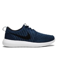 Chaussures de sport bleu marine et blanc Nike