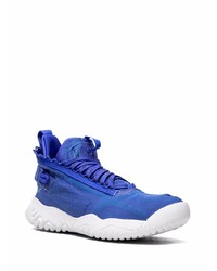 Chaussures de sport bleu marine et blanc Jordan