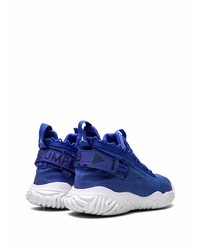 Chaussures de sport bleu marine et blanc Jordan