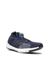 Chaussures de sport bleu marine et blanc adidas